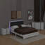 Ensemble de chambre à coucher 4 pièces avec grand lit tapissier avec lumières DEL, tables de chevet et commode-1026041163