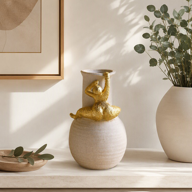 Vase d'appoint avec figurine dorée abstraite, 6,9 x 6,9 x 11,4 po