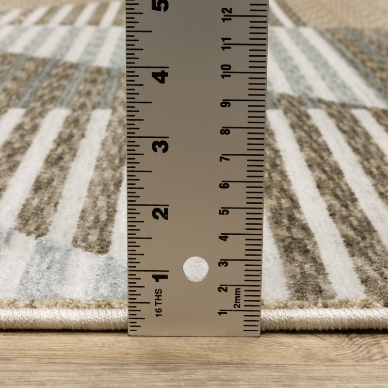 Tapis beige / gris à motif géométrique industriel Eidan, Rectangle 5 pi 3 po x 7 pi 9 po