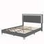 Grand lit plateforme tapissier avec deux tables de chevet-91491325