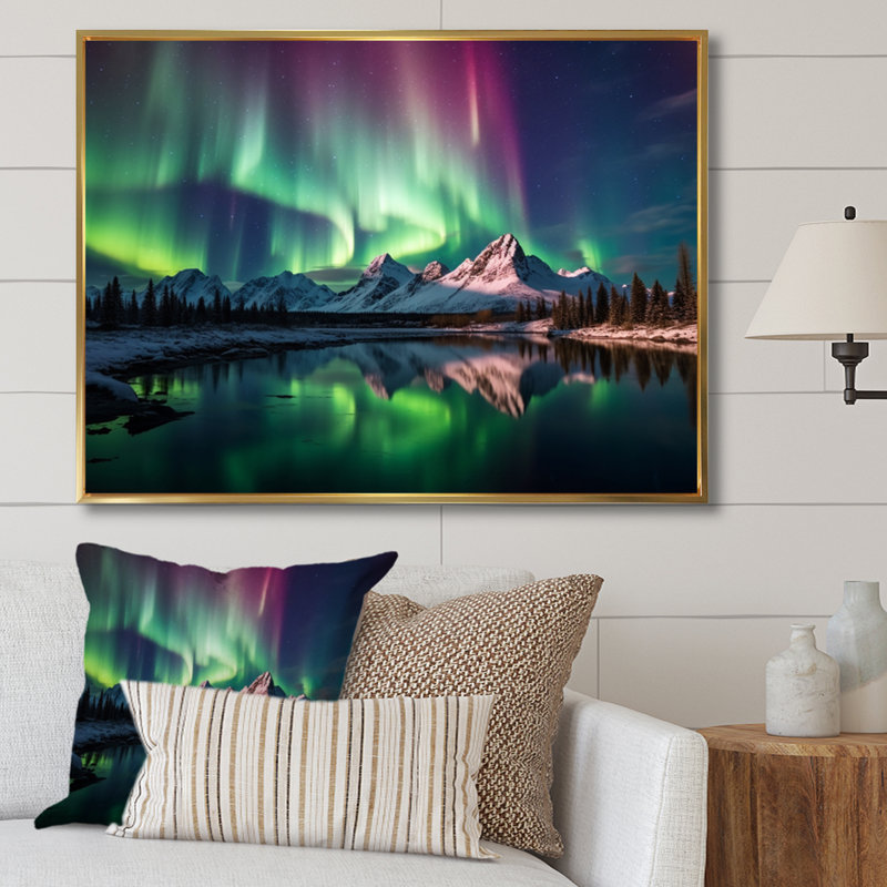 Yukon Dream Aurora V - Canada, art mural, H 34 po x l 44 po x P 1,5 po, Cadre flottant doré