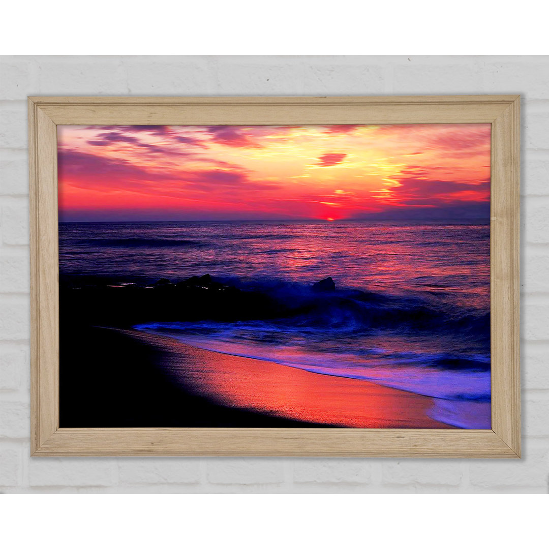 Gerahmtes Wandbild Stunning Red Distant Sun Ocean