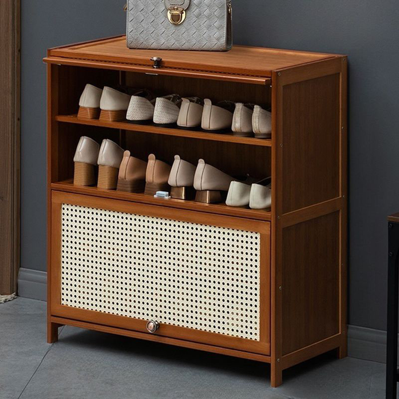 Range-chaussures à 5 niveaux avec portes à mailles en rotin