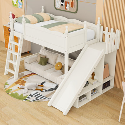 Lit mezzanine avec tablettes de rangement, garde-robe et glissade