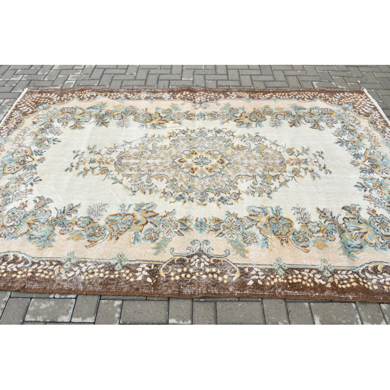 Tapis turc authentique tissé à la main dans des couleurs vibrantes, parfait pour le salon ou la chambre à coucher