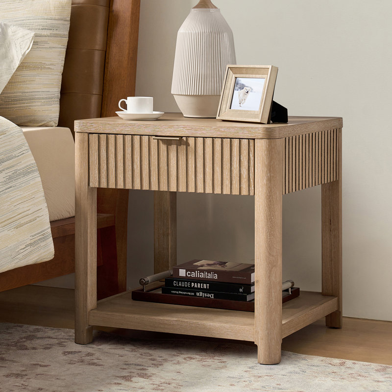 Table de bout cannelée en grain de chêne l 23,75 po Fogarty, Naturel