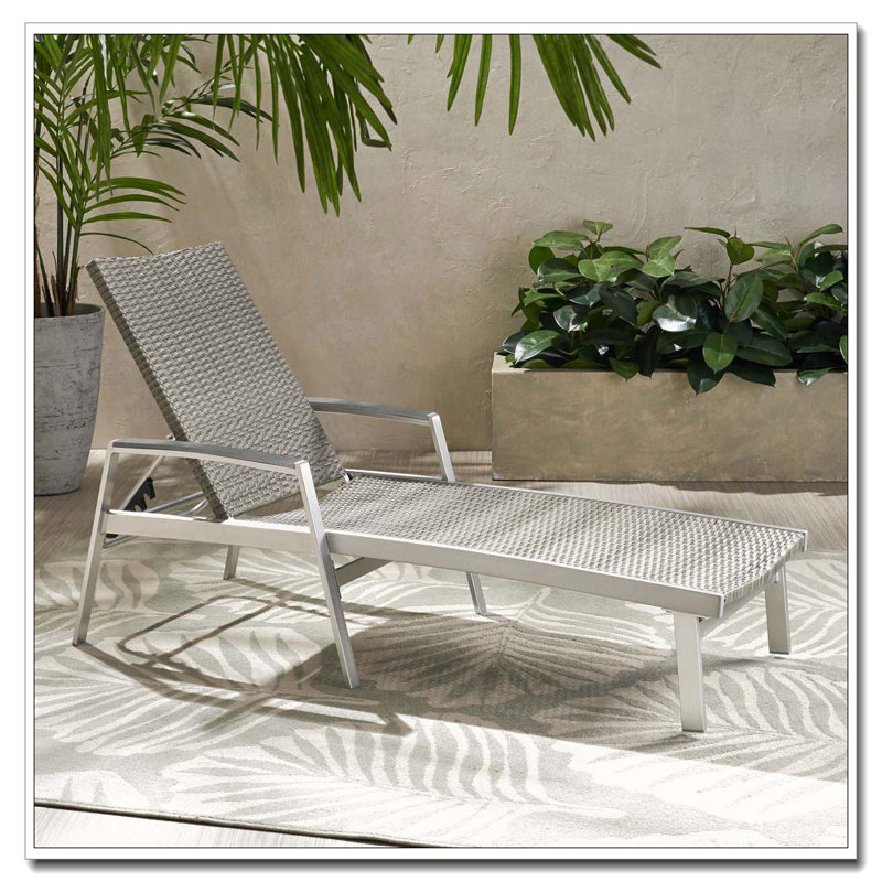 CHAISE LOUNGE