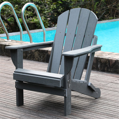Chaise avec porte-gobelets intégrés et support pour téléphone, idéale pour se détendre dans le jardin ou en camping. Résistante aux intempéries, peut supporter jusqu'à 172 kg. Montage facile. Support intégré résistant aux intempéries. Couleur : gris. Utilise l'espace du cadre.