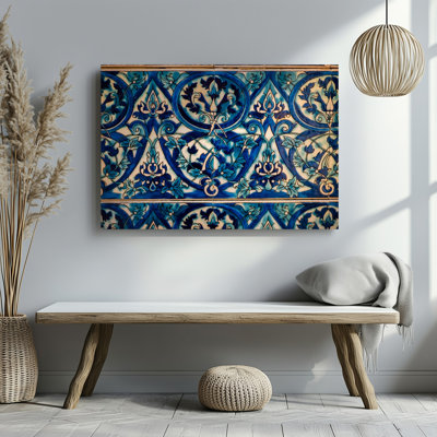 Toile d'un gros plan détaillé de carreaux turcs complexes avec art mural, motif répétitif de motifs floraux stylisés et art mural sur toile