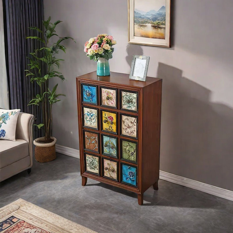 Armoire multifonctionnelle peinte à la main et décorée.