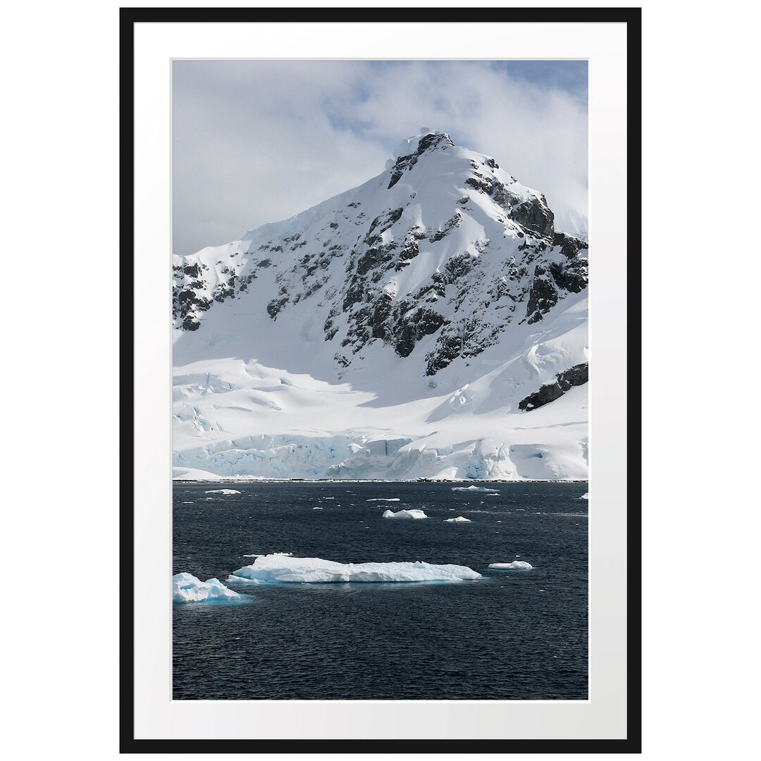 Gerahmtes Poster Schneebedeckte Bergspitze