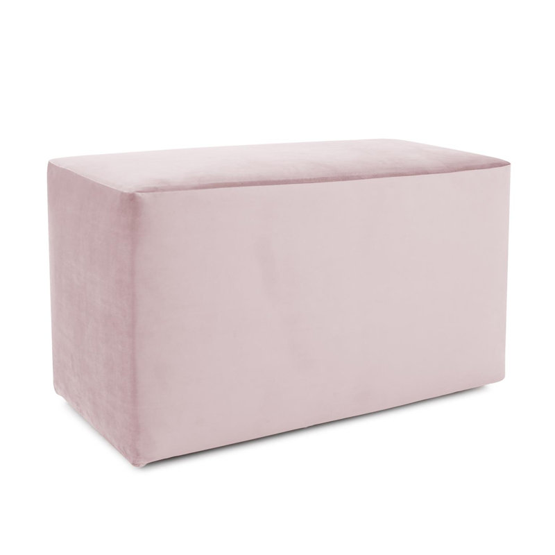 Universal Upton Panama, Rose