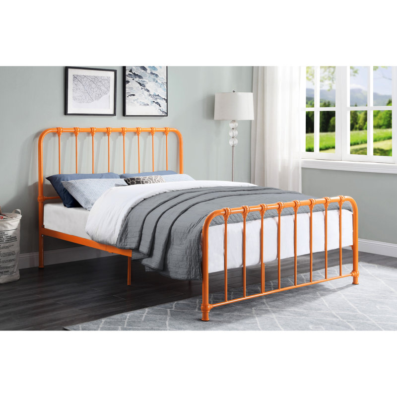 Grand lit plateforme en métal de couleur orange, essentiel pour la chambre à coucher - pas besoin de sommier captivant