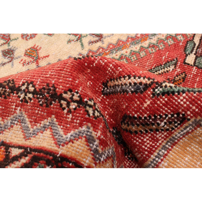 Tapis rouge Antalya 4 pi 11 po x 6 pi 6 po