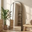 Miroir surdimensionné arqué en métal surdimensionné-570231710-543396699