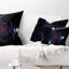 Coussin décoratif mauve à motif floral