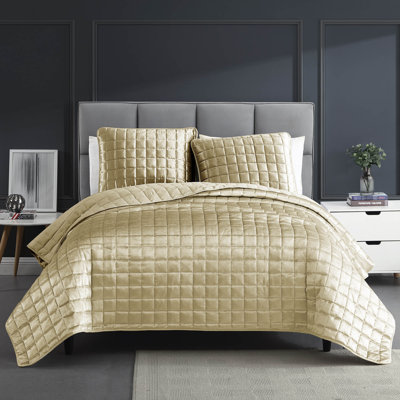 Red Plaid Microfiber Reversible 3 Piece Quilt Set