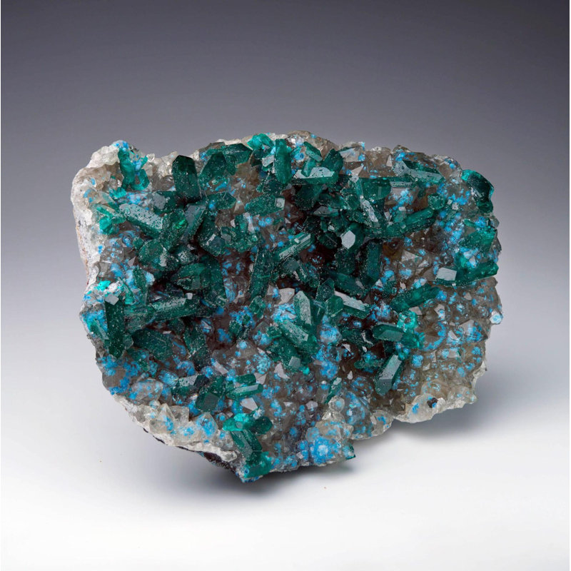 Dioptase avec plancheite sur calcite