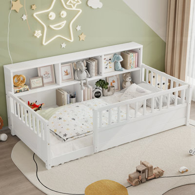 Lit simple en bois avec garde-corps et rangement latéral pour plus de sécurité et d'organisation