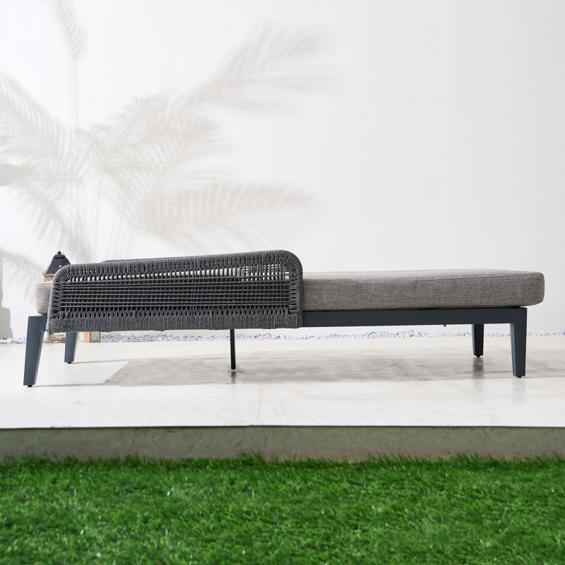 Chaise longue d'extérieur en aluminium avec coussins