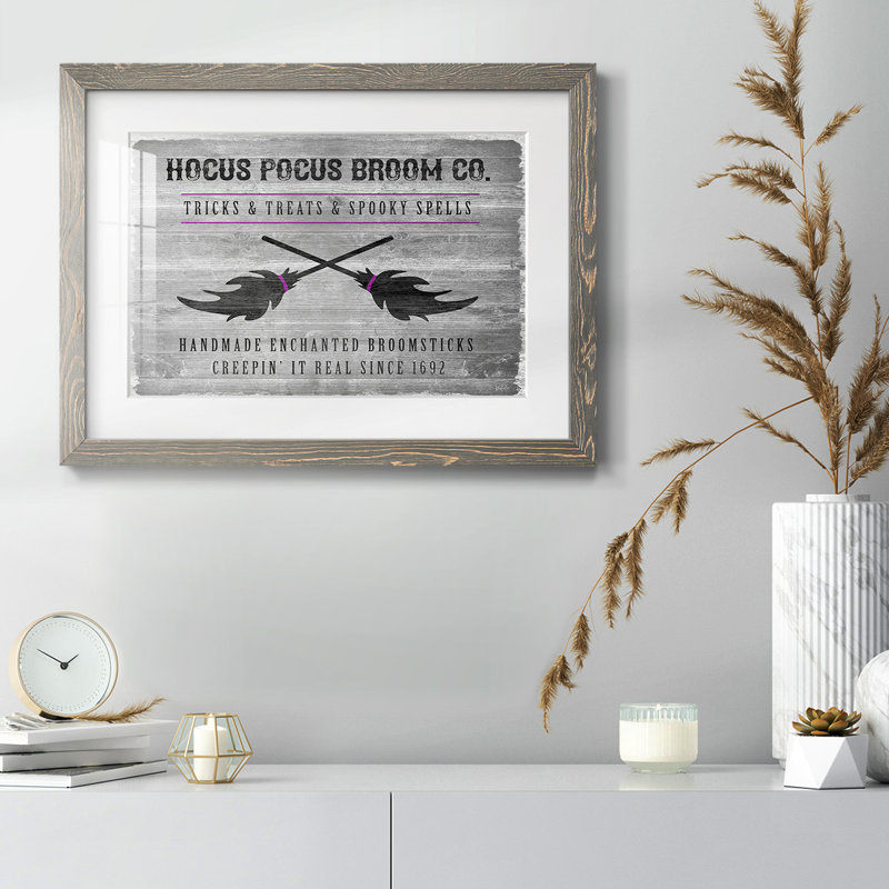 Hocus Pocus Broom Co, impression sur papier, H 18 po x l 26 po x P 1,5 po, Gris
