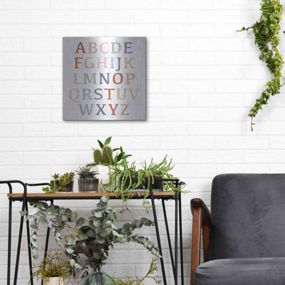 «Rustic Rainbow Alphabet» par Heidi Kuntz, art mural en métal