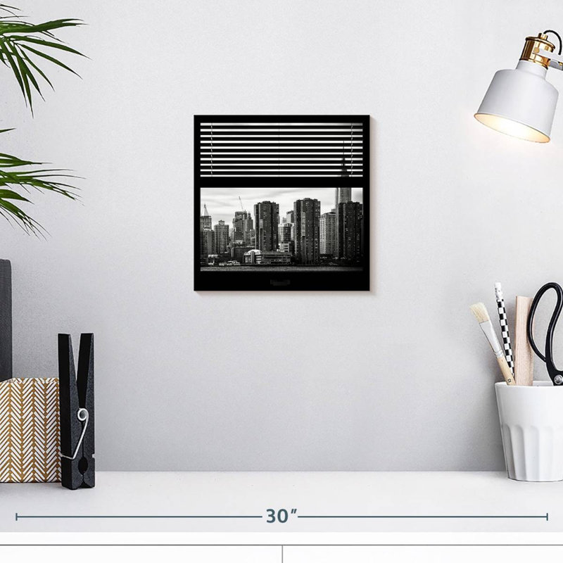 Fenêtre Sireci à New York, H 10 po x l 10 po