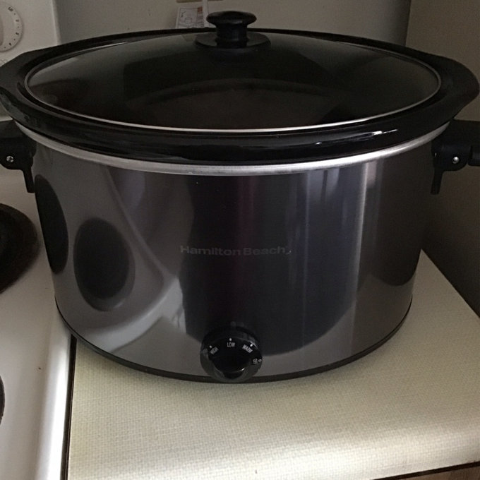 Hamilton Beach® Extra Large 10 Quart Slow Cooker with Full-Grip Folding Handles for Easy Carrying and Compact Storage