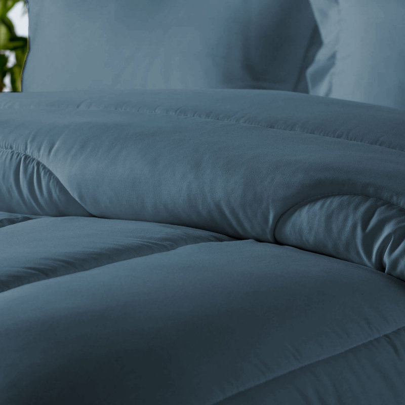 Ensemble de lit dans un sac léger Wayfair Basics®, Édredon grand et 7 pièces supplémentaires, Bleu crépuscule