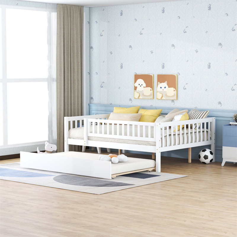 Sturdy  Wood Daybed With Trundle, Fence Guardrails, And Maximized Space For Safety And Comfort, White, Full