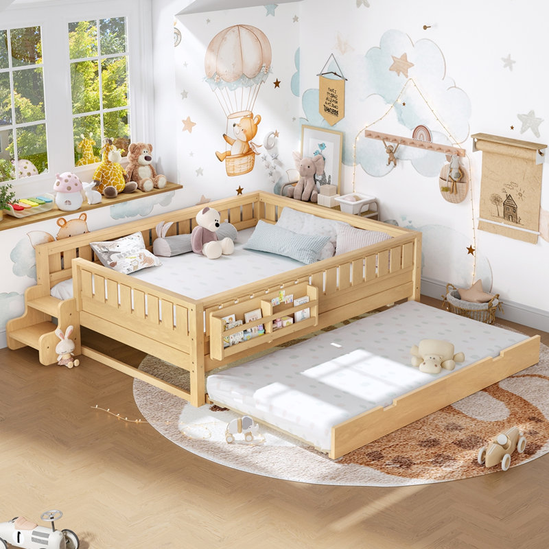 Grand avec bibliothèque intégrée et petit escalier, Grand lit, Clair naturel