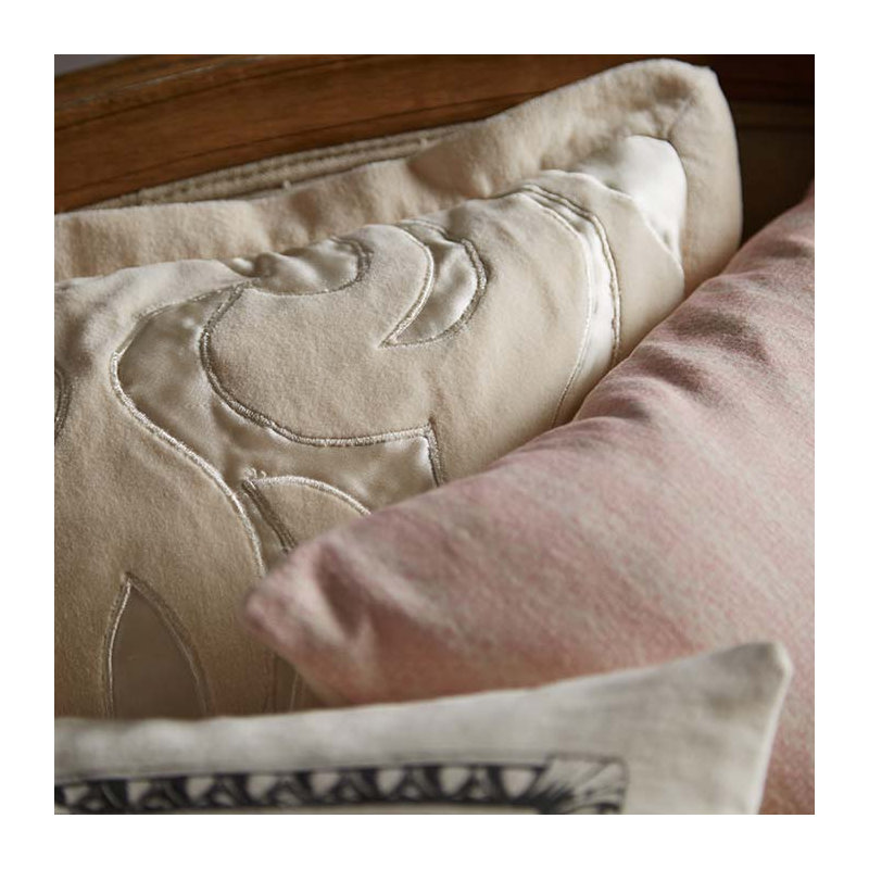 Coussin décoratif en coton, Taupe, Polyester, H 18 po x l 18" x P 4 po