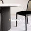 Table de salle à manger blanche et noire avec pierres rectangulaires et bois massif-107835956