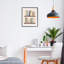 Bibliothèque Minimal avec giclée encadrée de plantes, design par Sandra Picco-67642386-67642380