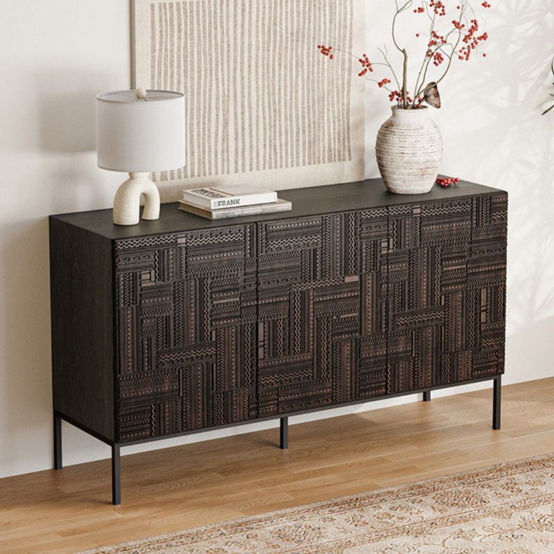 Buffet sculpté de style français, H 33,46 po x l 59,06 po x P 17,72 po