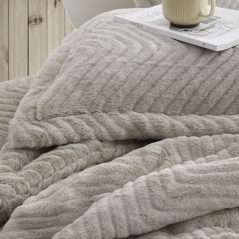Alpine Skiing Oversized King Reversible Plush Comforter Set
