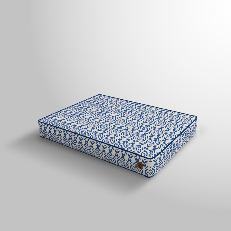 Dellia Geometric Polyester Pet Bed, Large (35" W x 27" D x 4" H)