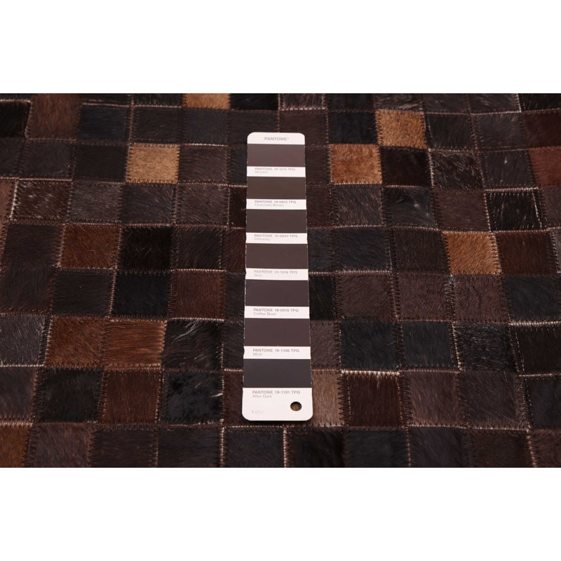 Tapis brun en cuir de vache patchwork 4 pi 1 po x 6 pi 0 po