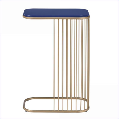 Bleu moderne et peu encombrant Table basse dorée avec base en métal, polyvalente pour le salon