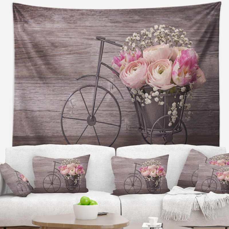 Ranunculus sur une tapisserie, H 78 po x l 92 po