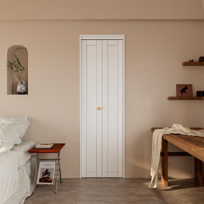 Porte pliante en bois manufacturé 24 po x 80 po à panneau de base blanc avec trousse de quincaillerie d'installation (garde-manger, porte de placard)