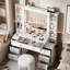 Bureau de meuble-lavabo avec miroir, lumières, plateau en verre, 7 tiroirs, tabouret, tablettes ouvertes et contrôle de luminosité de maquillage pour la chambre à coucher