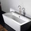 Robinet de baignoire autoportant moderne avec douche à main et conception innovante résistante à la corrosion