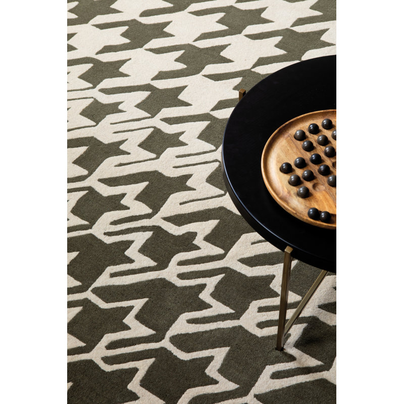 Wool Houndstooth Area Rug in Gray/Beige, Rectangle 6'7" x 9'2"