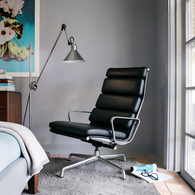 Soft Pad Lounge Chair With High Back & Swivel Base