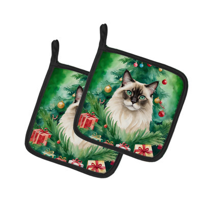 Chat balinais près de l'arbre de Noël