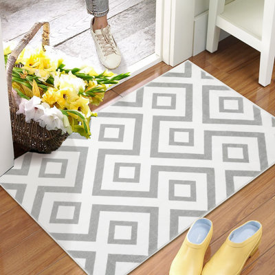 Kaliyan Washable Geometric Indoor Rug
