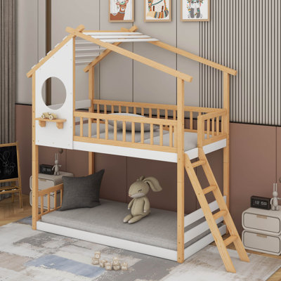 Lit superposé simple au-dessus d'un lit simple en bois avec toit, fenêtre et échelle