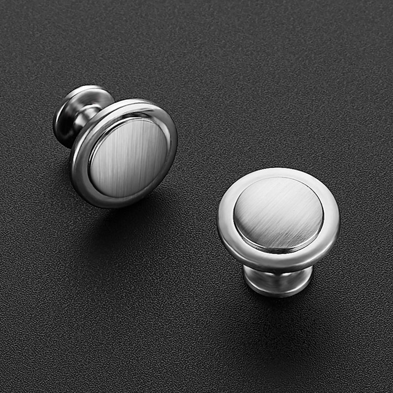 Boutons d'armoire ronds en nickel brossé, poignées en zinc, 1-1 / 4 po, paquet de 30, alliage de zinc massif, trou unique, vis incluses, poignées de tiroir, quincaillerie d'armoire de cuisine, armoire à tiroirs pour commode