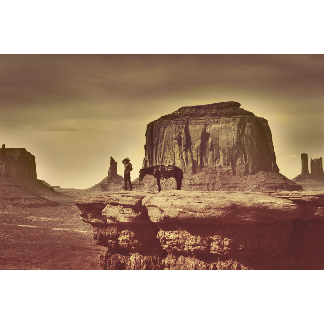 Retro Native American Cowboy In Southwest Monument Valley Tribal Park von YinYang - Ohne Rahmen auf Leinwand drucken